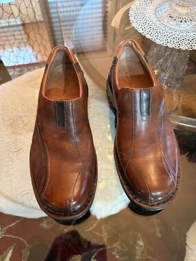 Clarks Men's Tan Brown Leather Slip-On Loafers